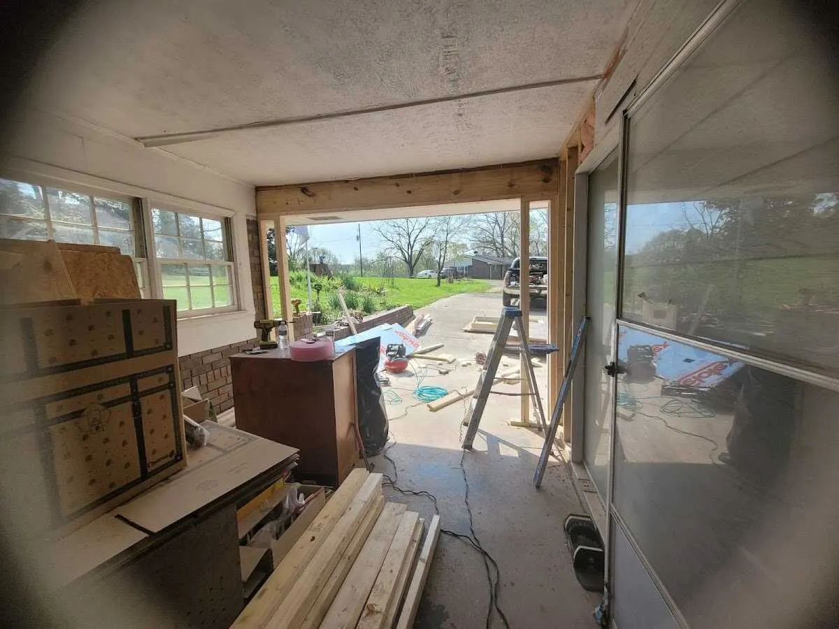 Air movers and dehumidifier for Water Mitigation Services in Bladensburg